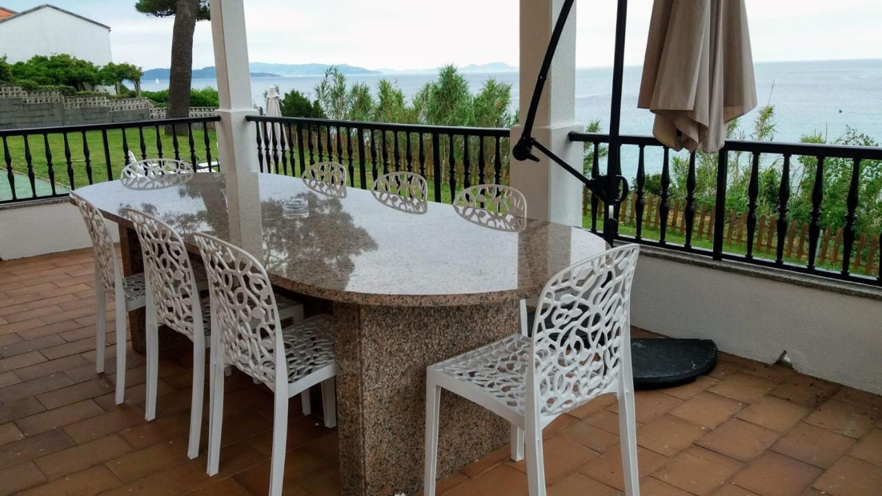 En Sanxenxo, Encima De La Playa Canelas